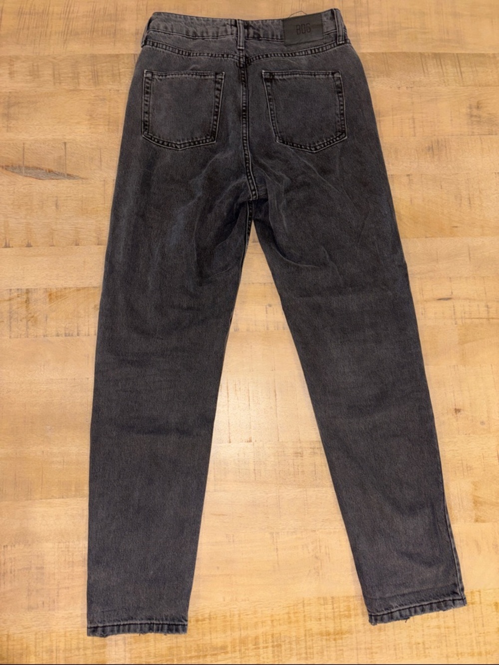 BDG Urban Outfitters Washed Black Mom Jeans Denim 100% Cotton W 28 L 32 - Picture 6 of 7